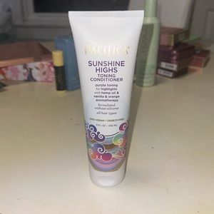 Pacifica Sunshine Highs Toning Conditioner.